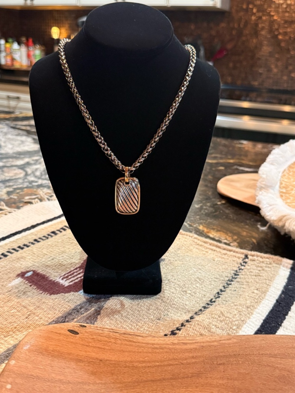 ✨ Unsigned Silver Tone Chain Necklace Textured Dog Tag Pendant Designer Inspired - Picture 3 of 7